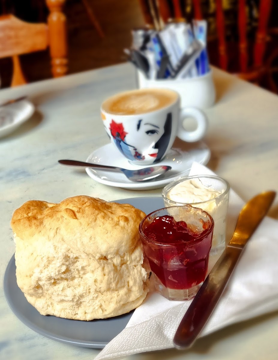 Rollonin Cafe Photos 2